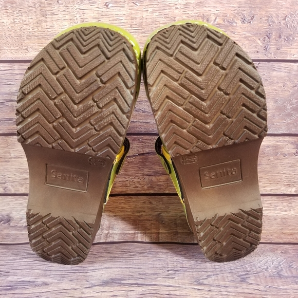 Girls Sanita lime green patent t-strap clogs - Picture 7 of 8